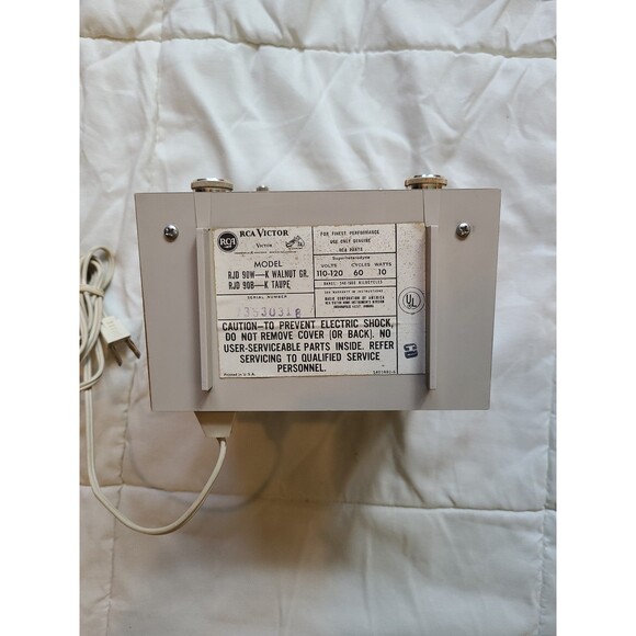 Vintage RCA Victor Radio - Picture 4 of 7